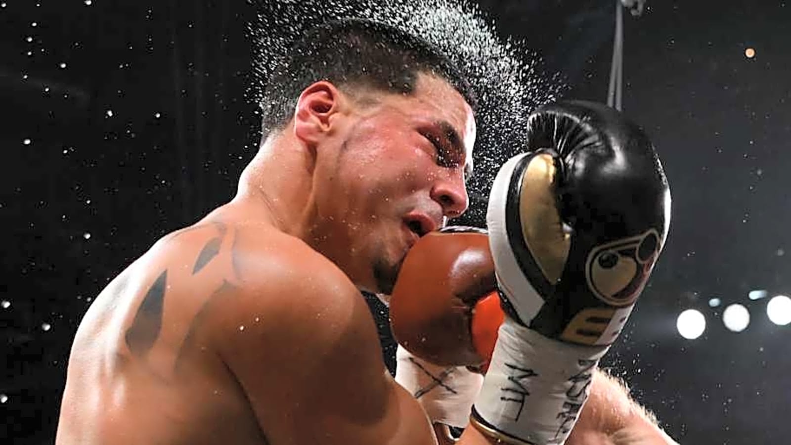 Canelo Alvarez Catches Stray As Oscar De La Hoya Brutally Trolls Edgar Berlanga After Loss
