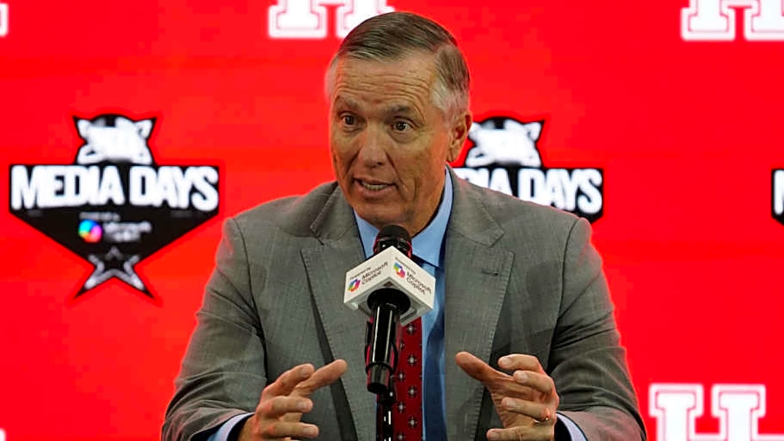 Houston Cougars EDGE Surprised With Scholarship Ahead of 2025 Season