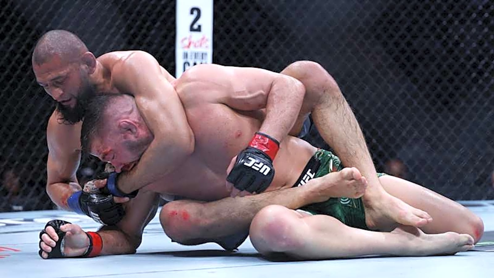 Ex-UFC champ rips Dricus du Plessis for &#39;disappointing&#39; loss to Khamzat Chimaev