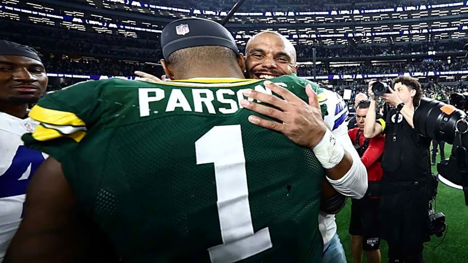 Micah Parsons showers Dak Prescott with praise after first meeting against Cowboys