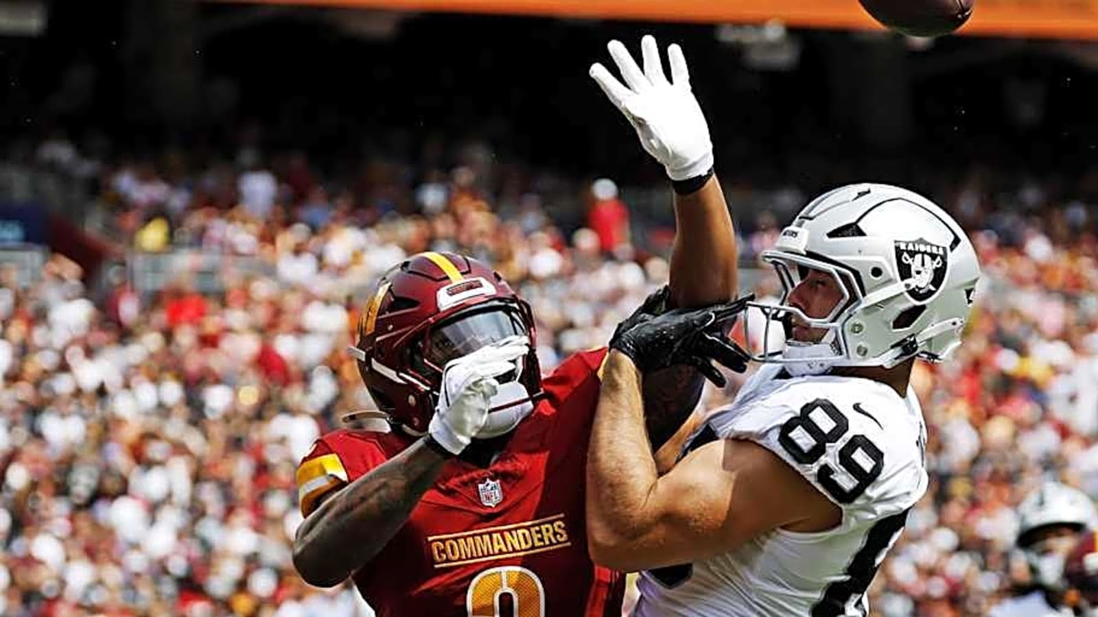 Commanders DB breaks leg vs. Raiders