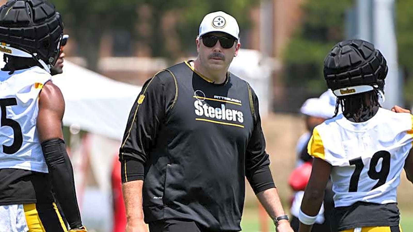 Steelers Coach&#39;s Father, Founder of FedEx, Dies
