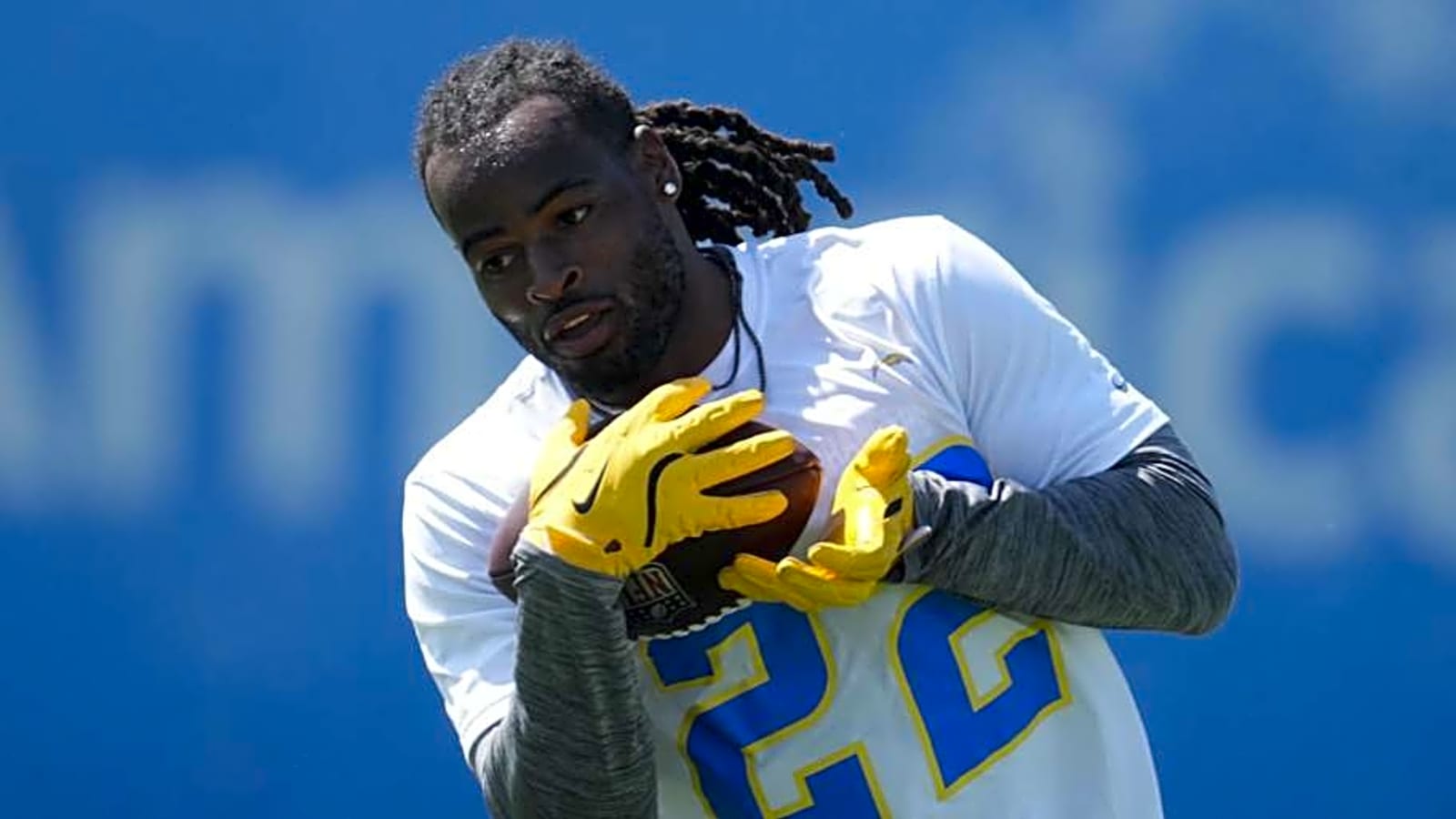 Najee Harris finally takes a (small) step in injury recovery at Chargers camp