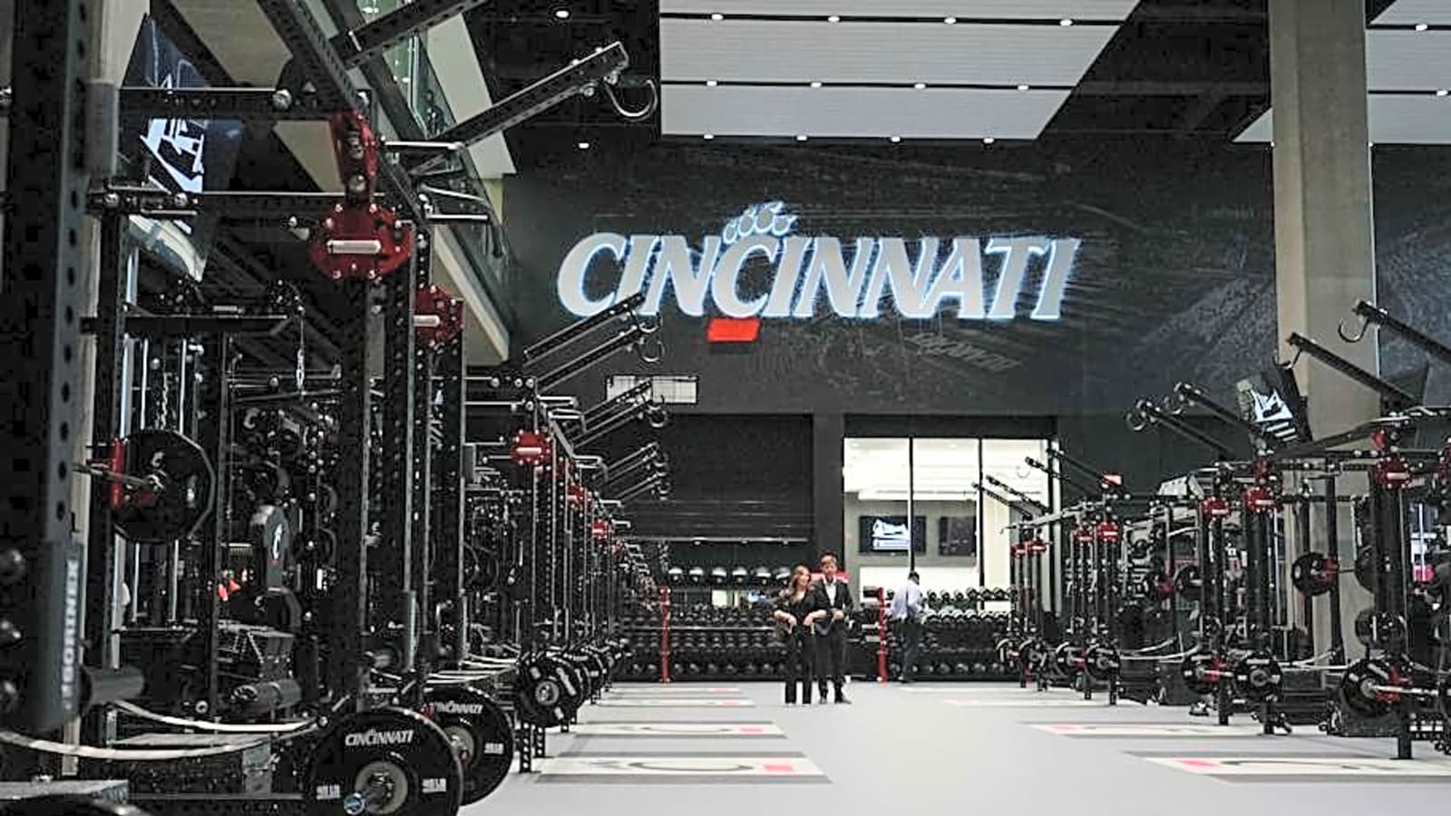 Watch: Cincinnati Bearcats Players Rep Big Weight In New Facility