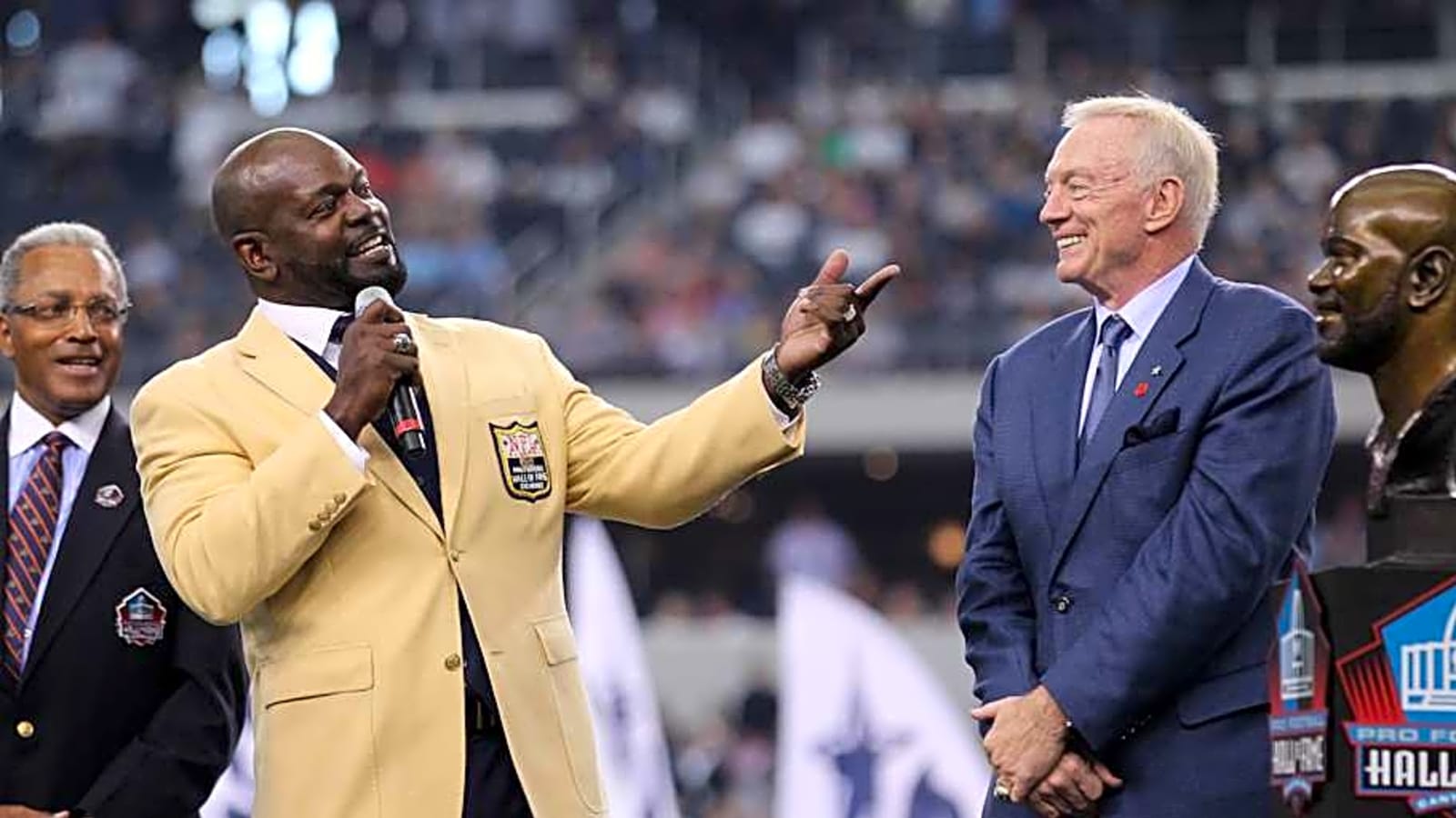 Cowboys legend sounds off on Micah Parsons, Jerry Jones contract debacle