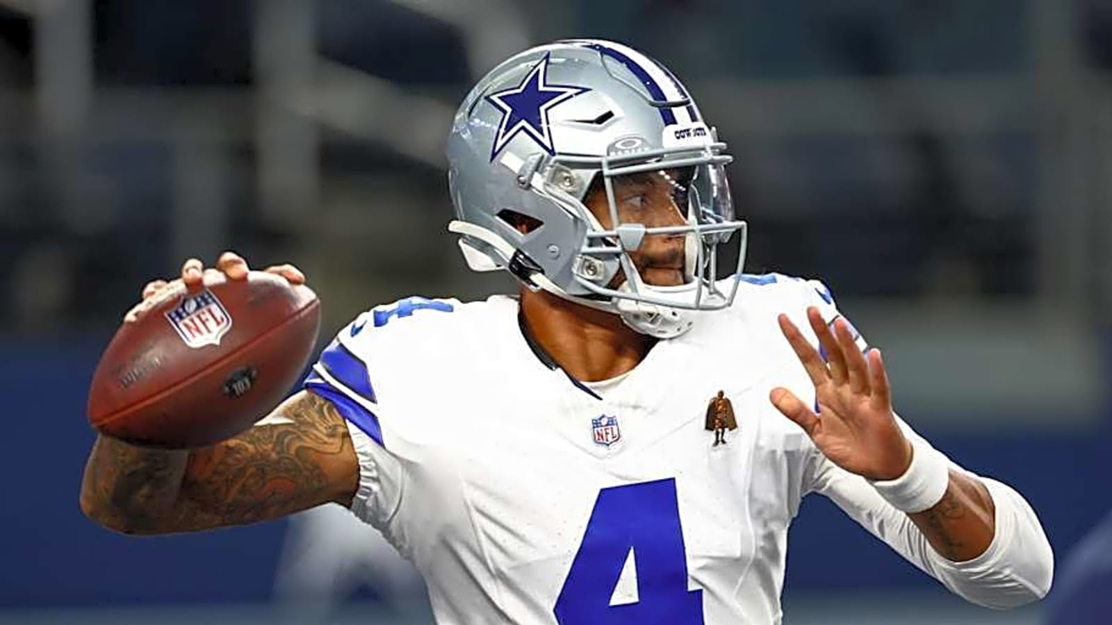 Dak Prescott&#39;s Pregame Outfit Pays Tribute to Michael Jordan in Carolina