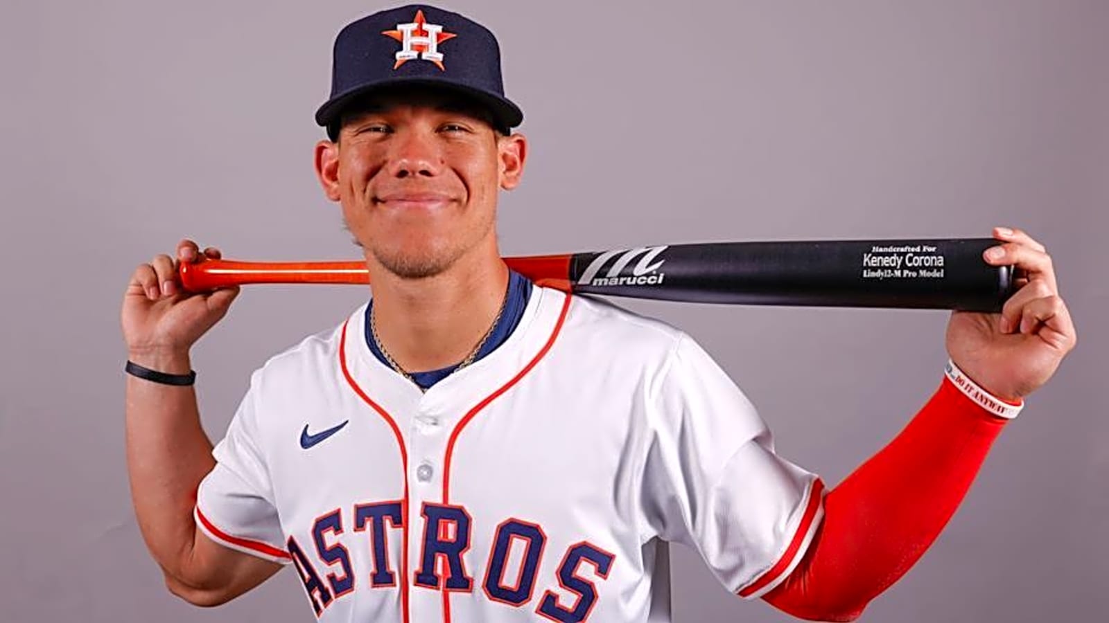 Astros Officially Call Up Kenedy Corona, Place Christian Walker on Paternity List