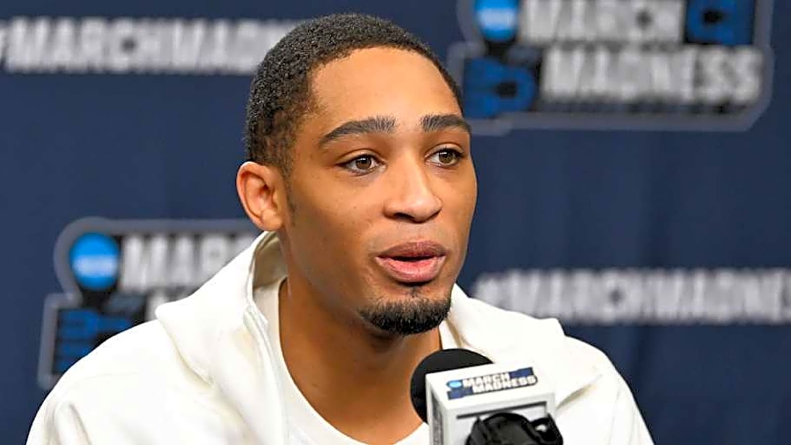 Former Jayhawk Dajuan Harris Joins Charlotte Hornets for Summer League