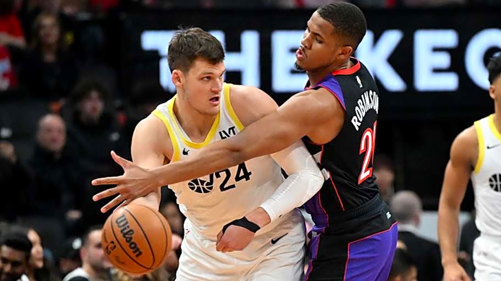 Lakers Reportedly Focused on Securing Strong Center This Summer