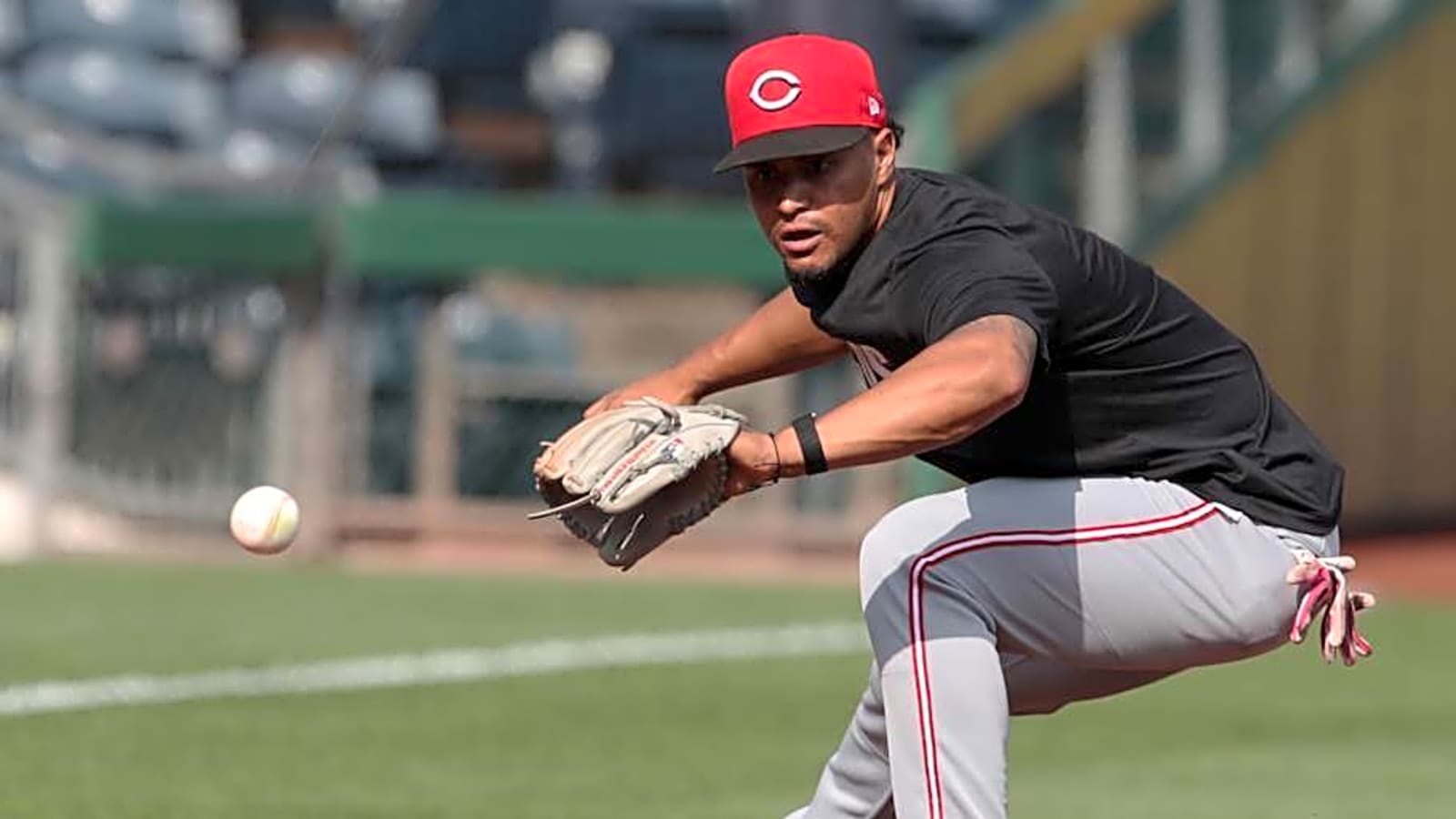 Los Angeles Dodgers Sign Santiago Espinal