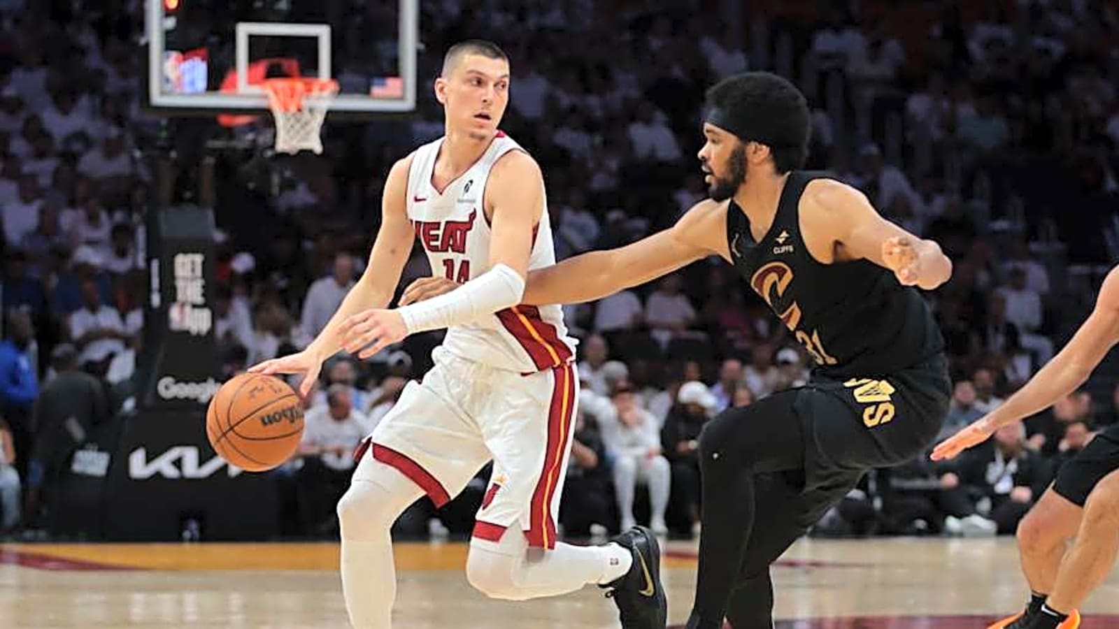 Tyler Herro Reaches Kyrie Irving 'Flat-Earth' Status With Latest Claim