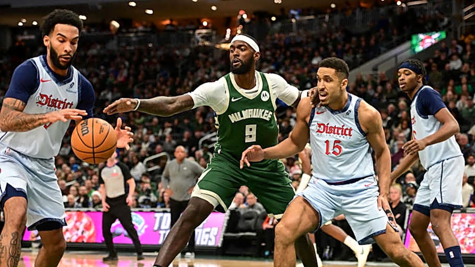 Lakers Interested in Former Sixth Man of the Year in Potential Sign and Trade