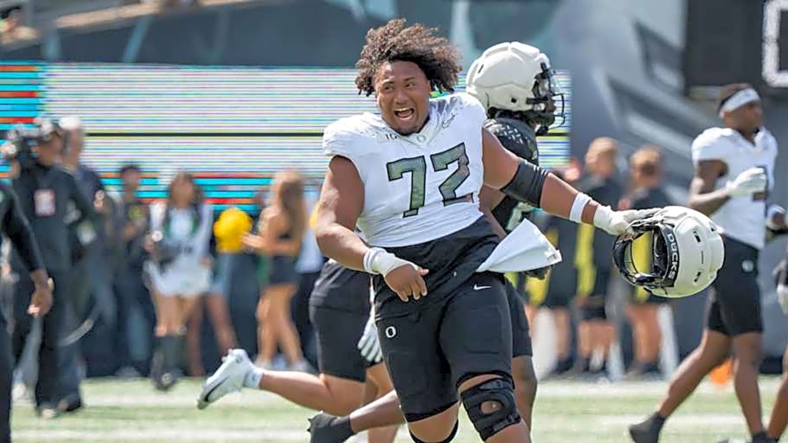 Oregon Ducks&#39; Iapani &#39;Poncho&#39; Laloulu Gives Motivational Speech At Recruiting Camp
