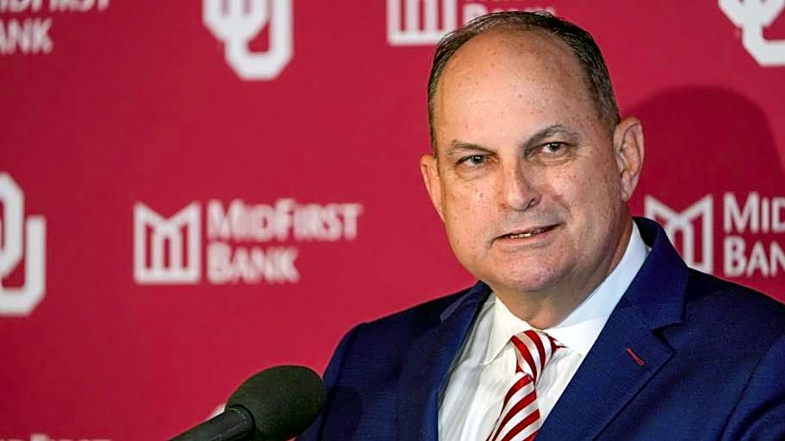 Oklahoma AD Joe Castiglione Hopes His Successor Will &#39;Lean Into the Future&#39;