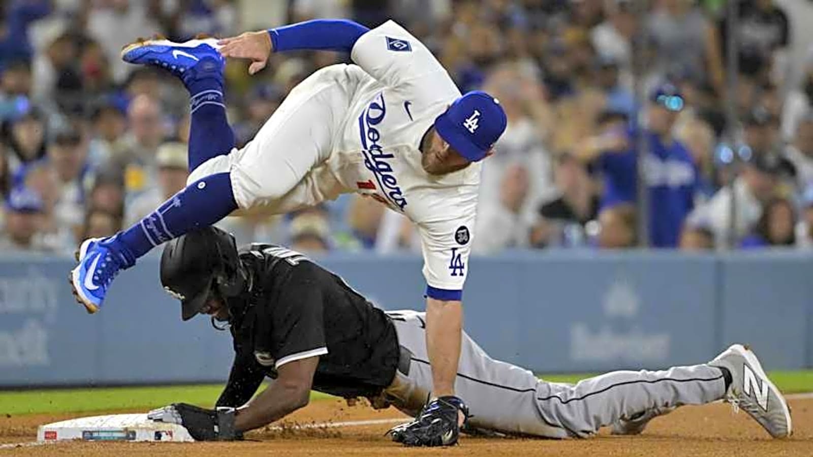 Dodgers&#39; Dave Roberts Reveals How Max Muncy Injury Impacts Trade Deadline Plans
