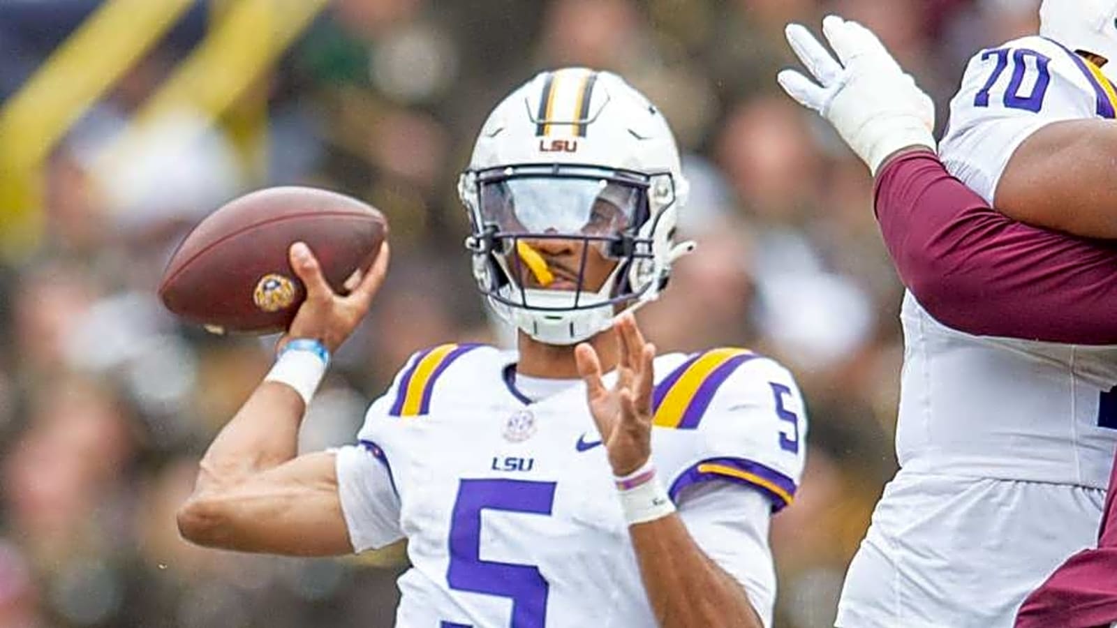 Commanders linked to a surprising trade for QB Jayden Daniels' old teammate