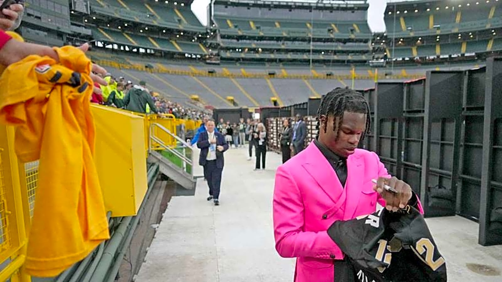  Travis Hunter Reacts to Jaguars Selection
