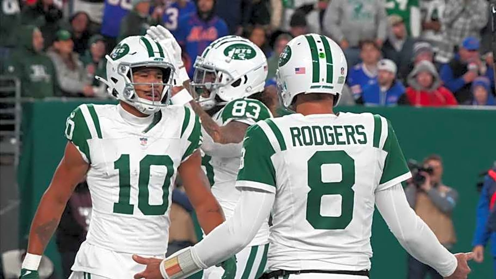 Jets WR Allen Lazard Breaks Silence On Aaron Rodgers&#39; Departure