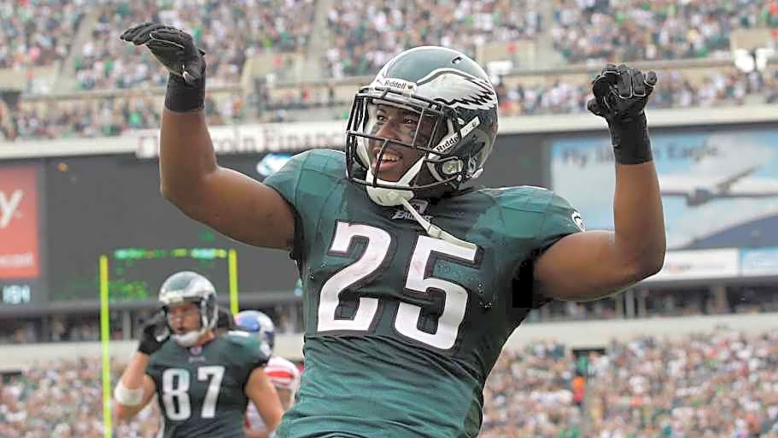 Six former Eagles keep their Hall of Fame hopes alive, advancing to next round