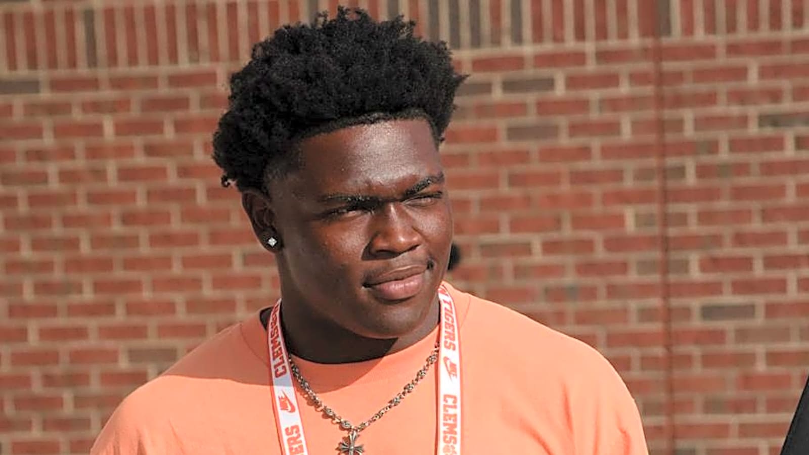 No. 1 College Football LB Recruit Strongly Linked to Two Major Programs