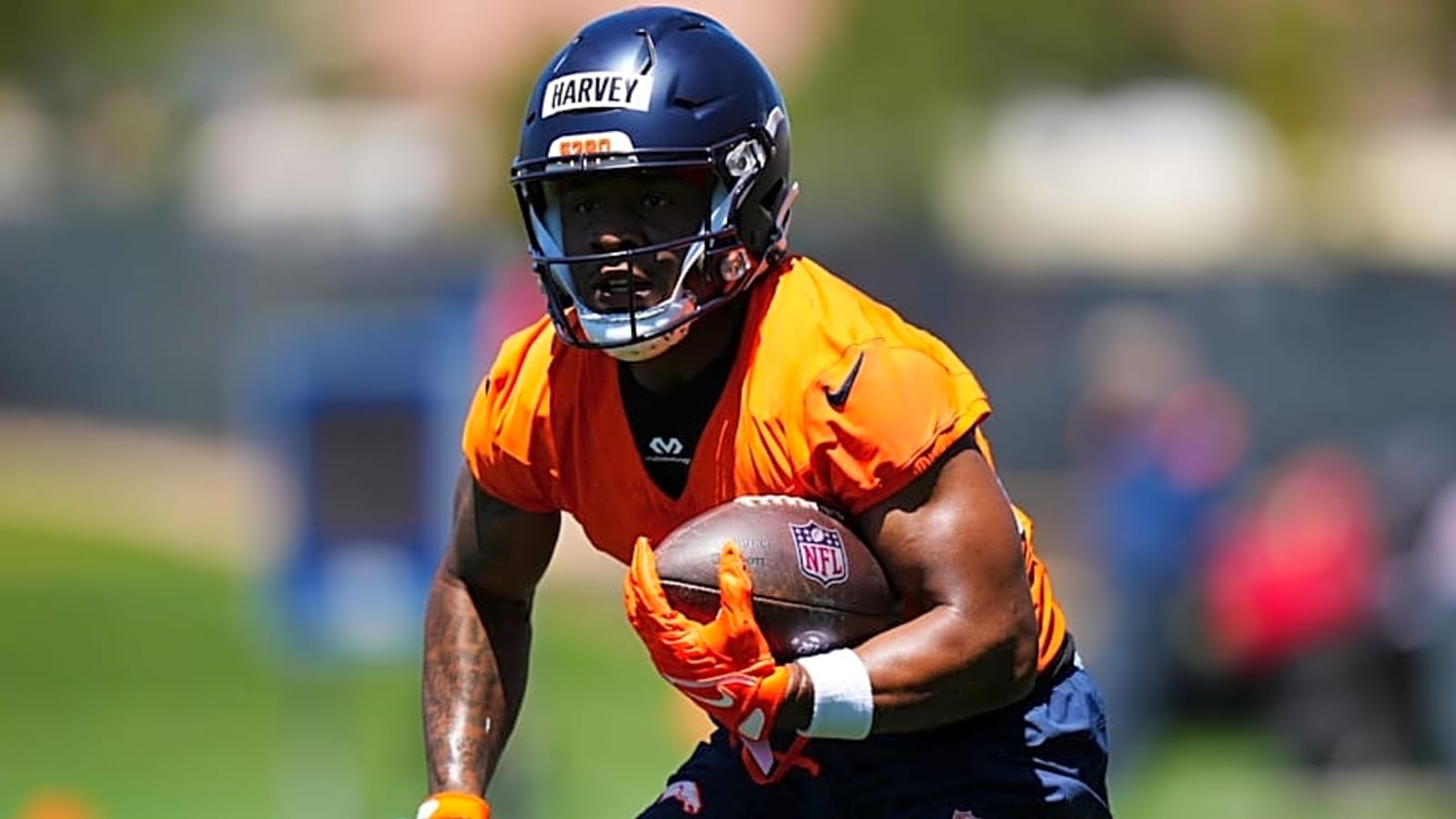 Ex-Pro Bowler Predicts Broncos&#39; Starting RB Between Harvey & Dobbins