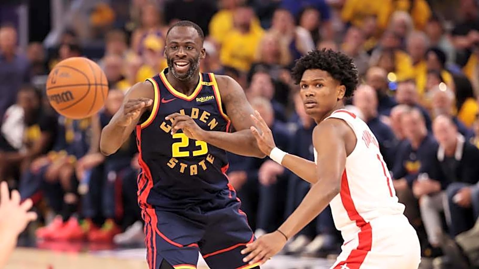 Rockets&#39; Amen Thompson Gives Draymond Green His Flowers