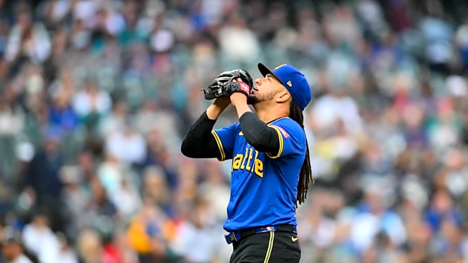 New Details Emerge From Offseason Trade Talks Involving Seattle Mariners&#39; Luis Castillo