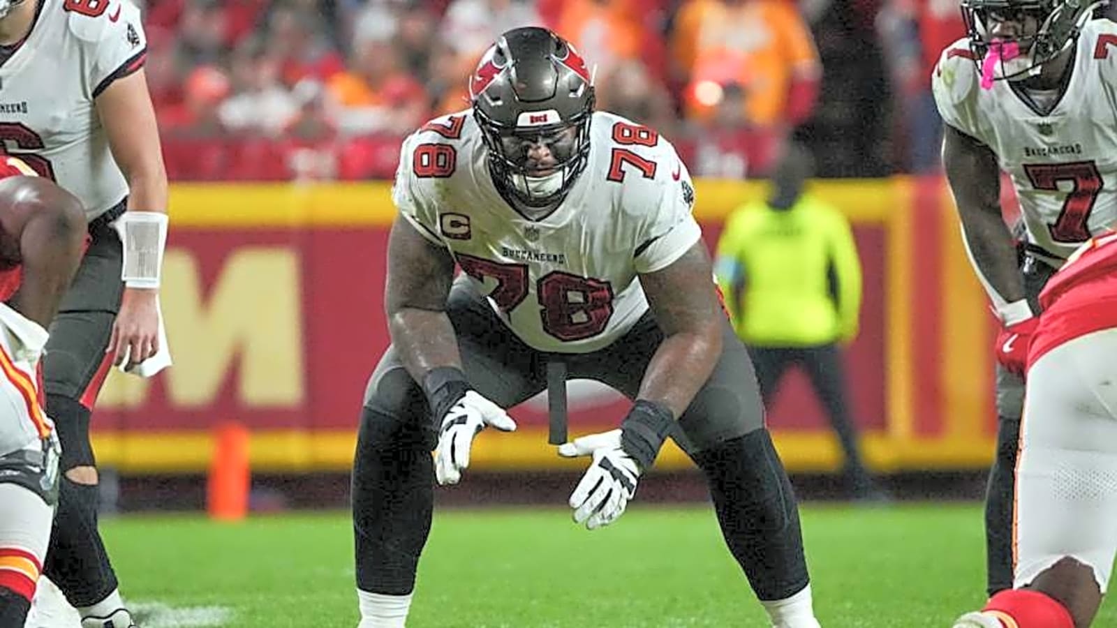 Buccaneers Receive Concerning Injury Update Regarding Former Iowa Star