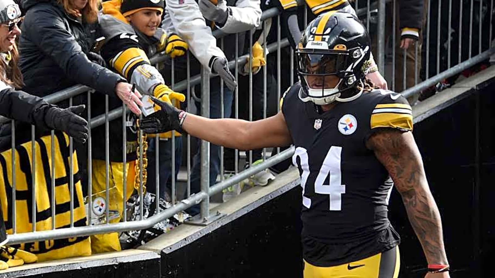 Former Steelers Hard-Nosed RB Makes UFL Roster