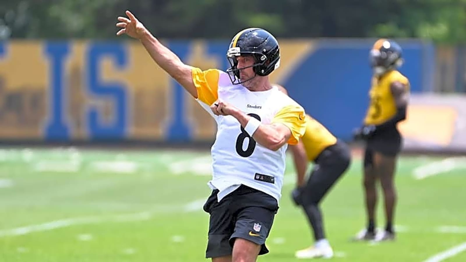 Steelers&#39; Aaron Rodgers Drawing Scary Tom Brady Comparison