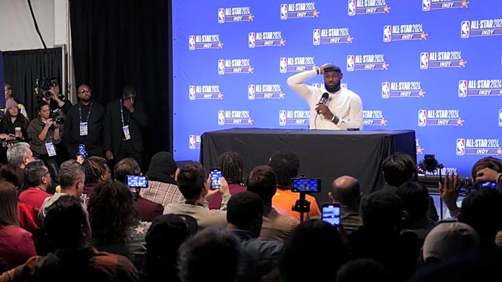 NBA Star LeBron James Reacts To Dallas Mavericks News