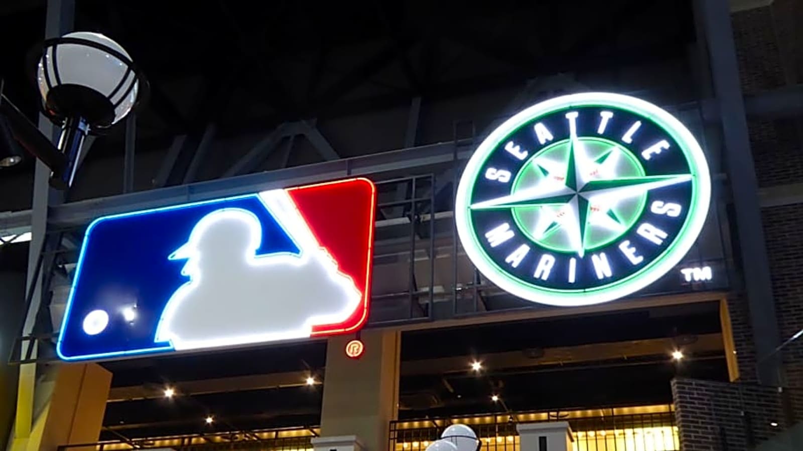 ESPN MLB Insider says that the Mariners offseason options are becoming limited now