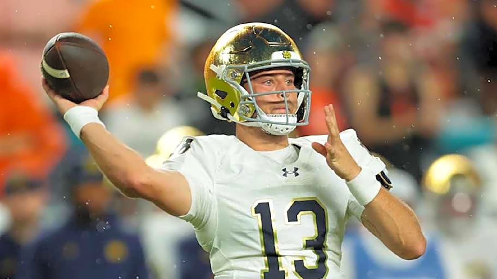 CJ Carr’s Wild First Touchdown at Notre Dame Has Social Media Buzzing