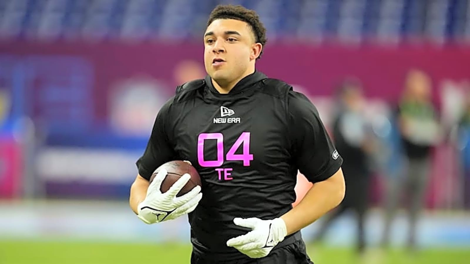 Dolphins Have Plenty of Connections at TE Event