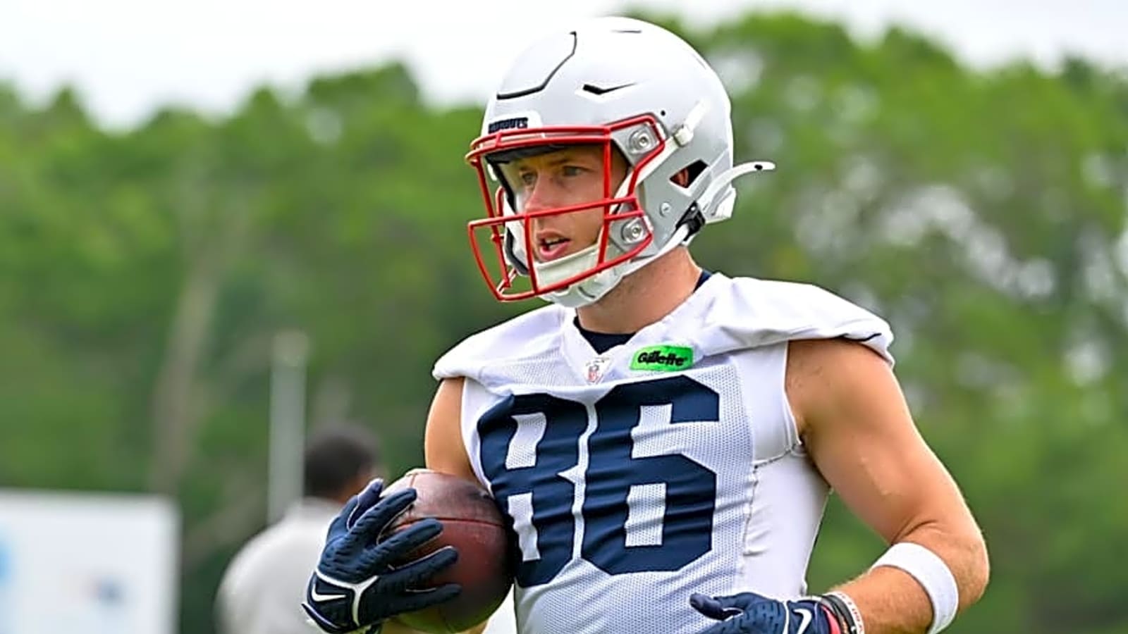Patriots Rookie Endorses Training with Former Coach