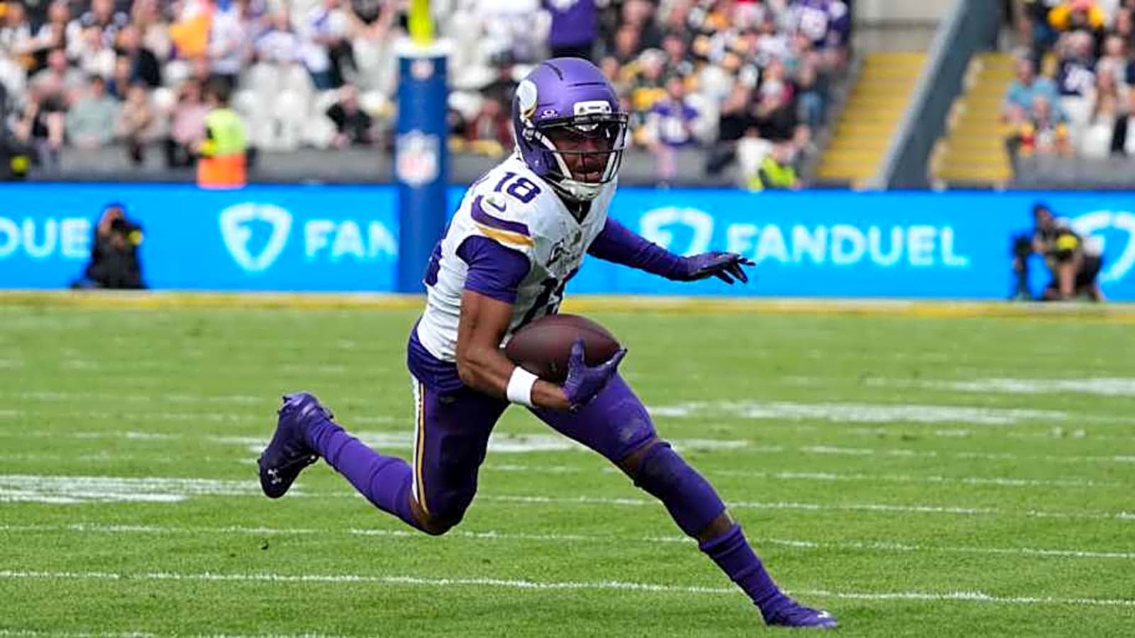 Justin Jefferson backs J.J. McCarthy amid Vikings&#39; QB uncertainty