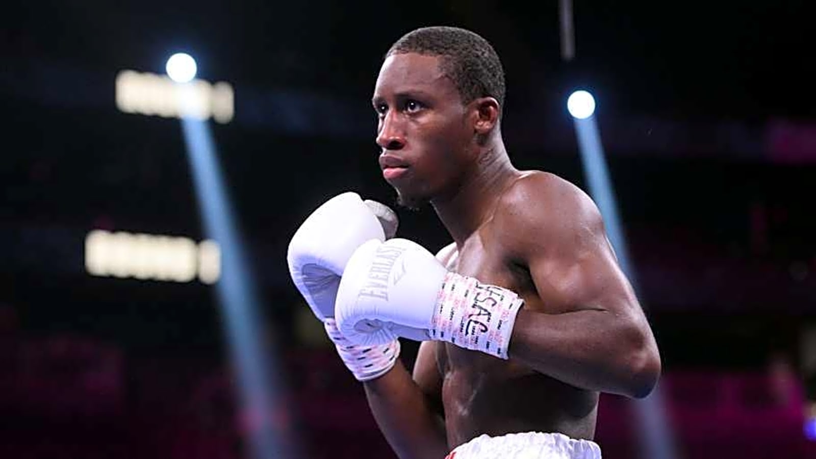 Bruce Carrington vs Carlos Castro Odds and Prediction