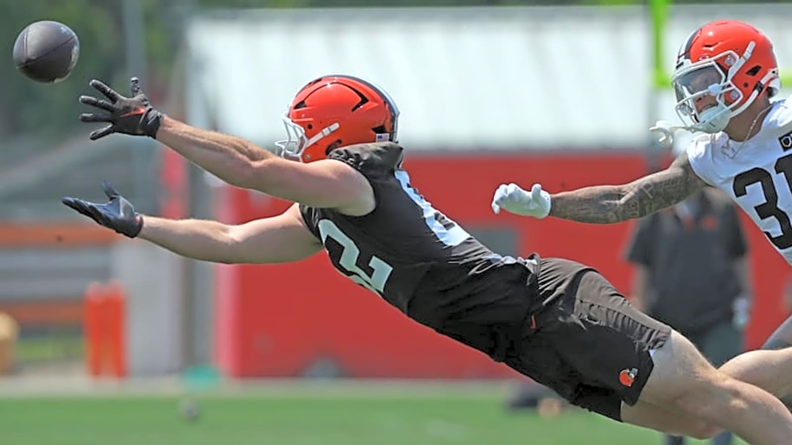 Browns Tight End Has Embarrassing &#39;Happy Gilmore&#39; Moment