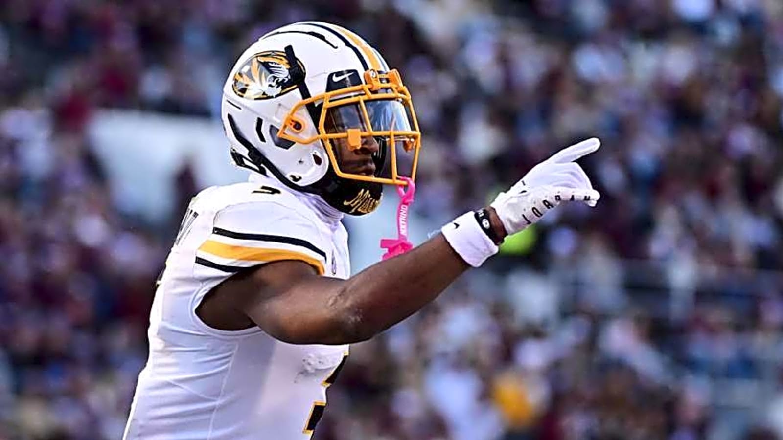 Chargers grab new name and son of a HOFer in new 2-round NFL mock draft