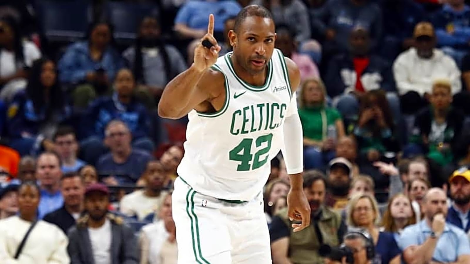 Report: Golden State a Main Contender for Gators Legend