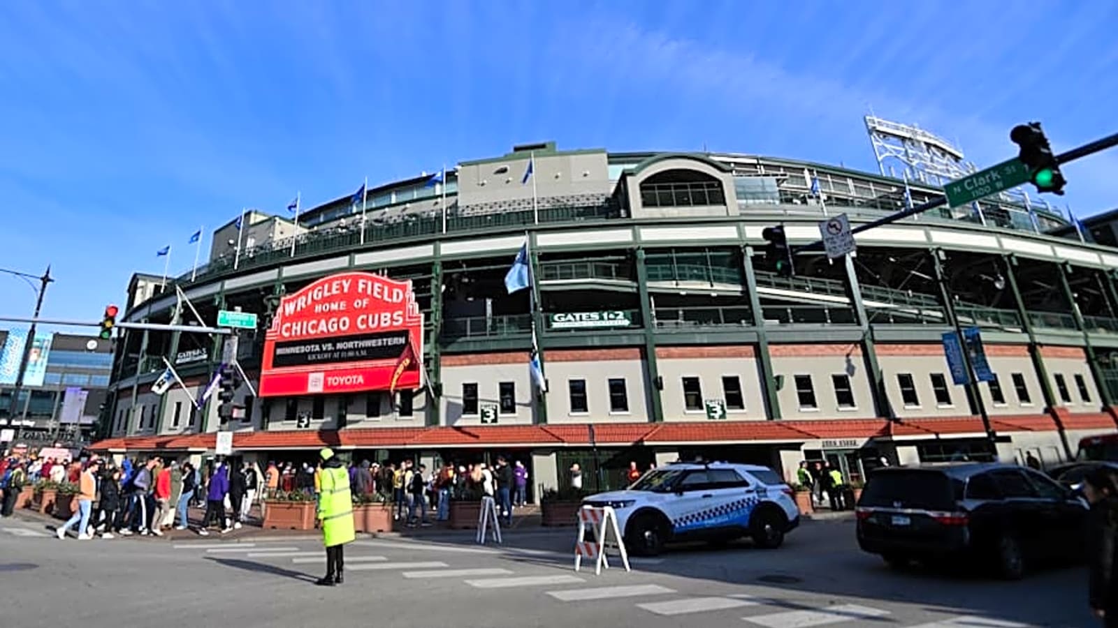 Wrigleyville Residents Push Back on Cubs Parking & Signage Plans