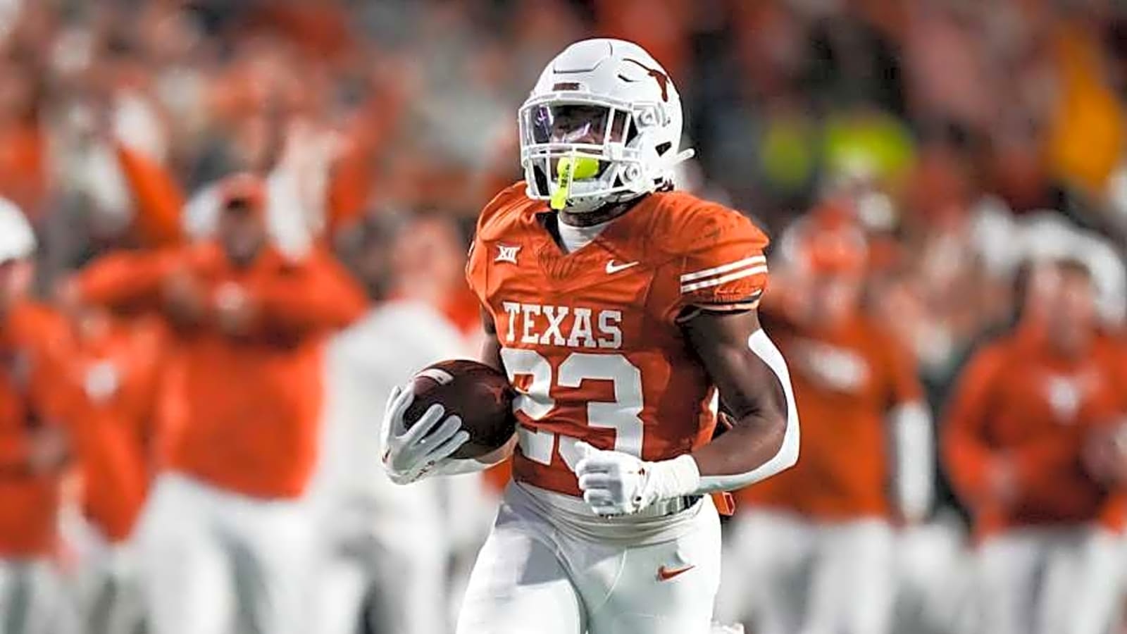 Former NFL GM Compares Texas Running Back to Lions Jahmyr Gibbs