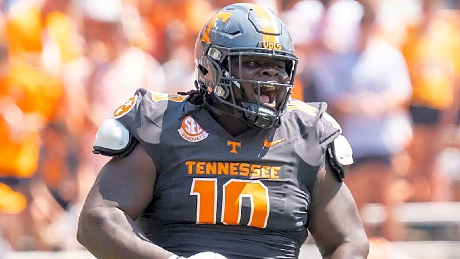Tennessee Football Defensive Tackle Elijah Simmons Signs UDFA Following NFL Draft