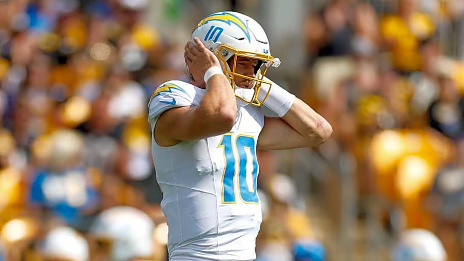Former Chargers DT rushes to Justin Herbert&#39;s defense after silly criticism