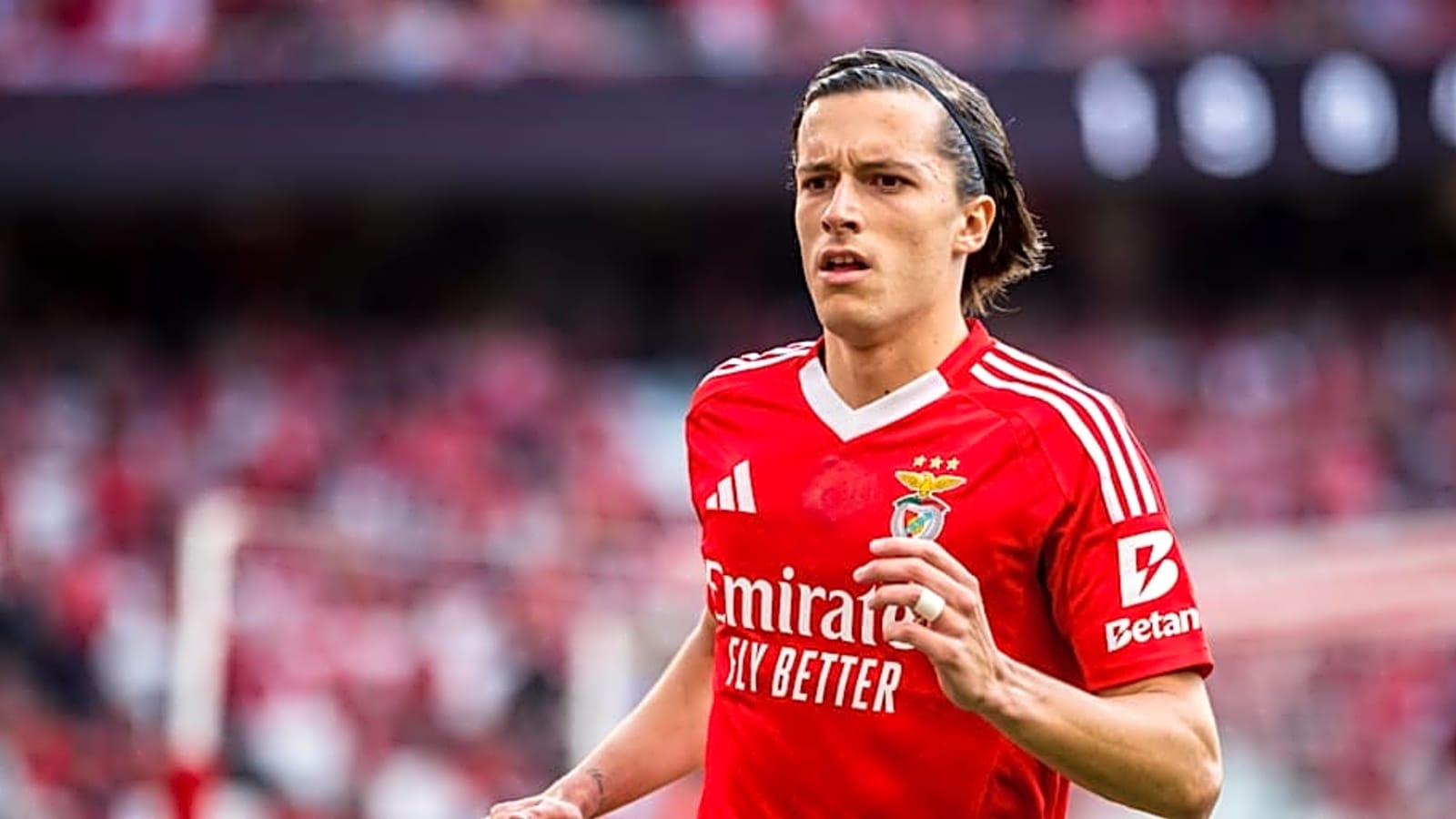 Real Madrid Explore Alternative Left-Back Option With Álvaro Carreras Deal Stalling
