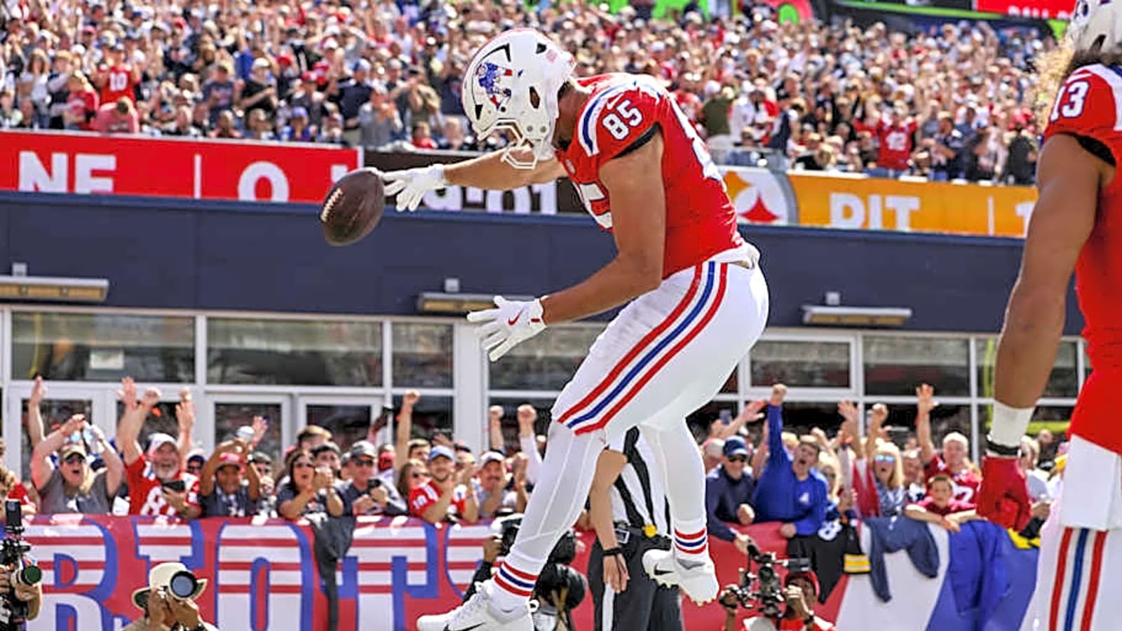 Hunter Henry Climbs Patriots TE Record Books
