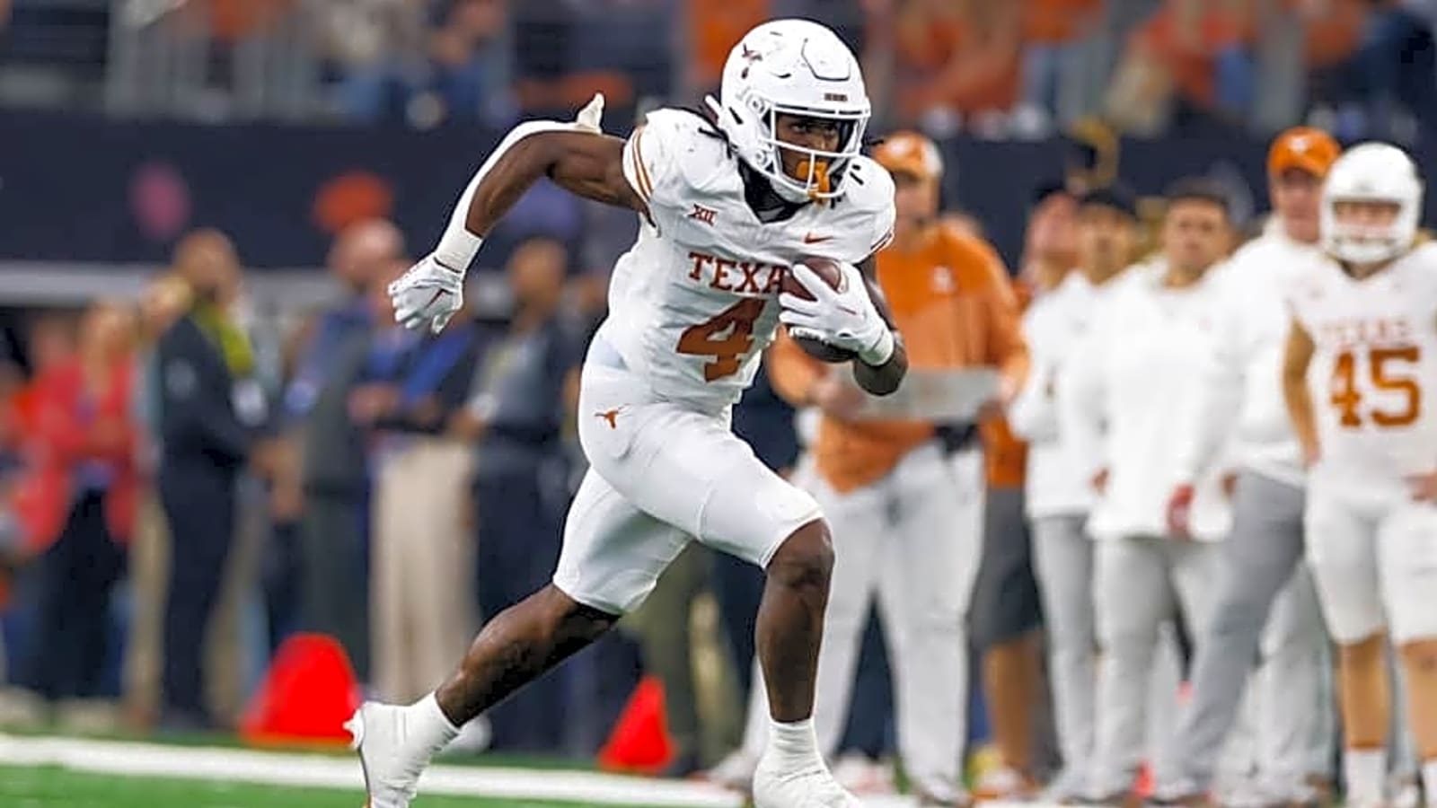 Two Texas Longhorns RBs Named Candidates for Comeback Player of the Year