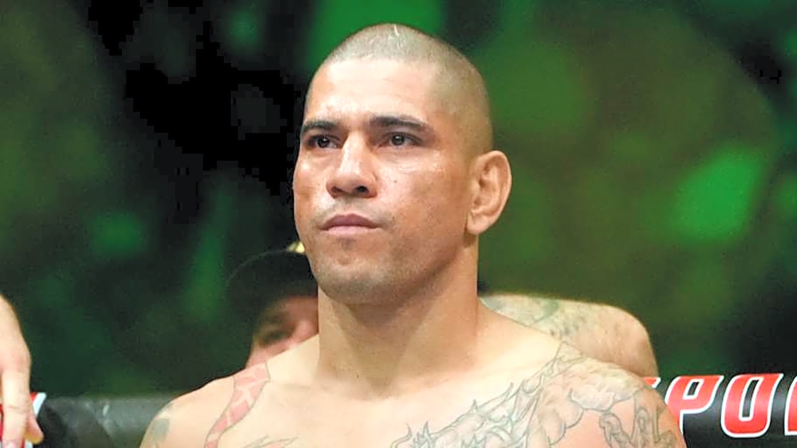 Giant kickboxer who shared ring with Adesanya and Pereira set for UFC debut