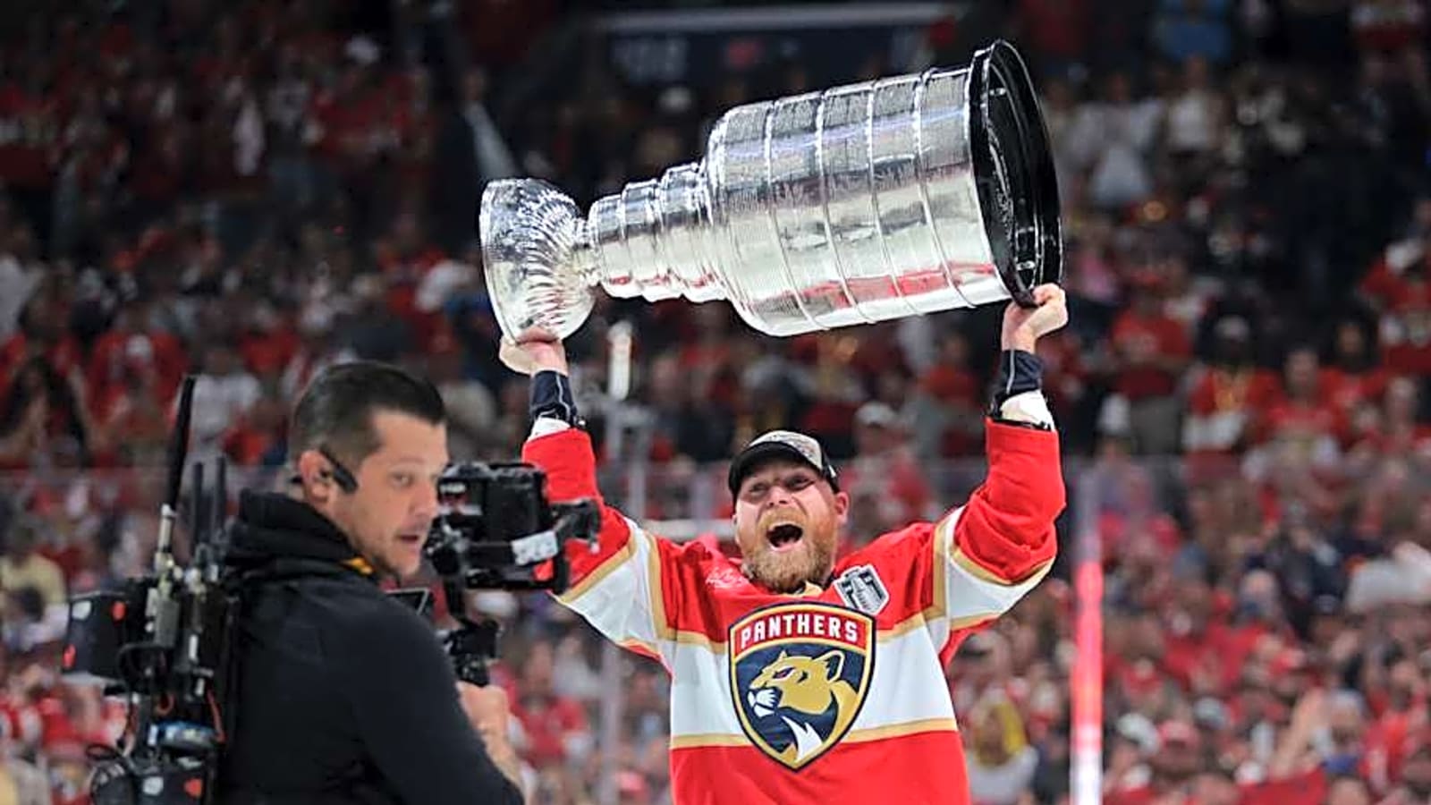 Panthers&#39; Sam Bennett Makes Stunning Announcement Amid Celebration