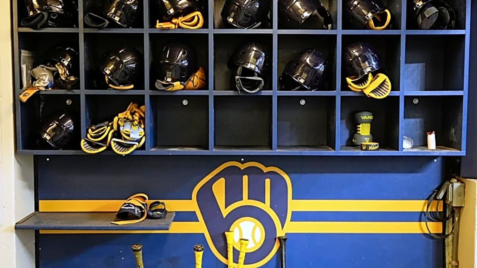 Brewers $18 Million Slugger Predicted To Miss NLDS Roster